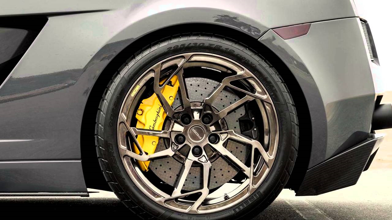Жёлтый суппорт Lamborghini
